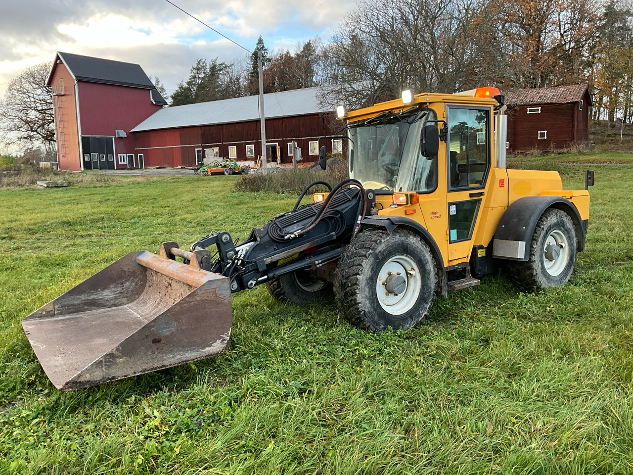 Lundberg 4200 - Kunnallis-/ Erikoisajoneuvot: kuva Lundberg 4200 - Kunnallis-/ Erikoisajoneuvot Lundberg 4200 - Kunnallis-/ Erikoisajoneuvot: kuva Lundberg 4200 - Kunnallis-/ Erikoisajoneuvot