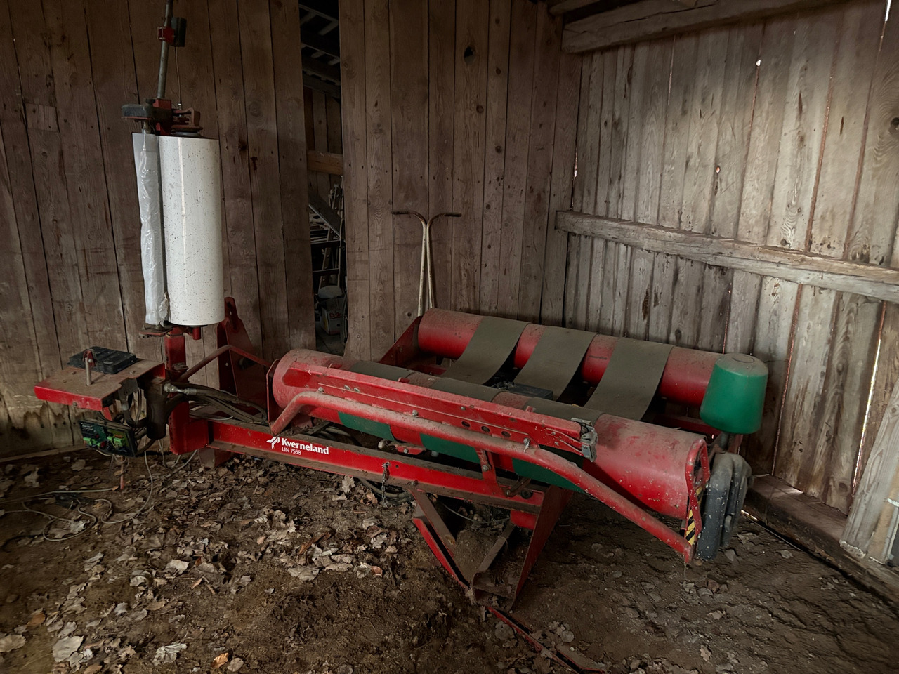 Kverneland UN 7558 - Käärijä: kuva Kverneland UN 7558 - Käärijä Kverneland UN 7558 - Käärijä: kuva Kverneland UN 7558 - Käärijä