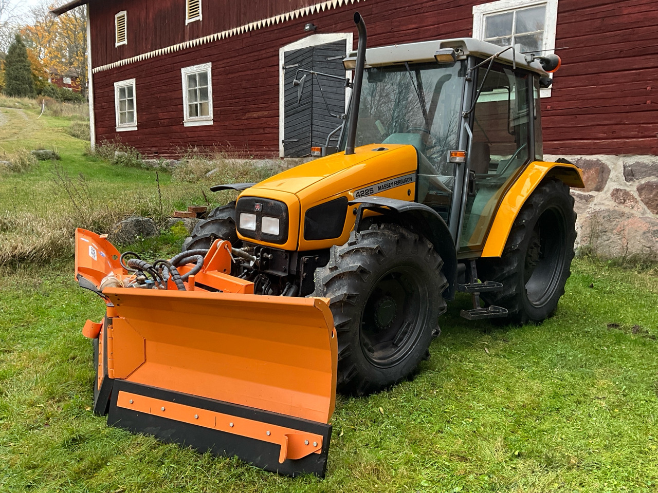 Massey Ferguson 4225 - Traktori: kuva Massey Ferguson 4225 - Traktori Massey Ferguson 4225 - Traktori: kuva Massey Ferguson 4225 - Traktori