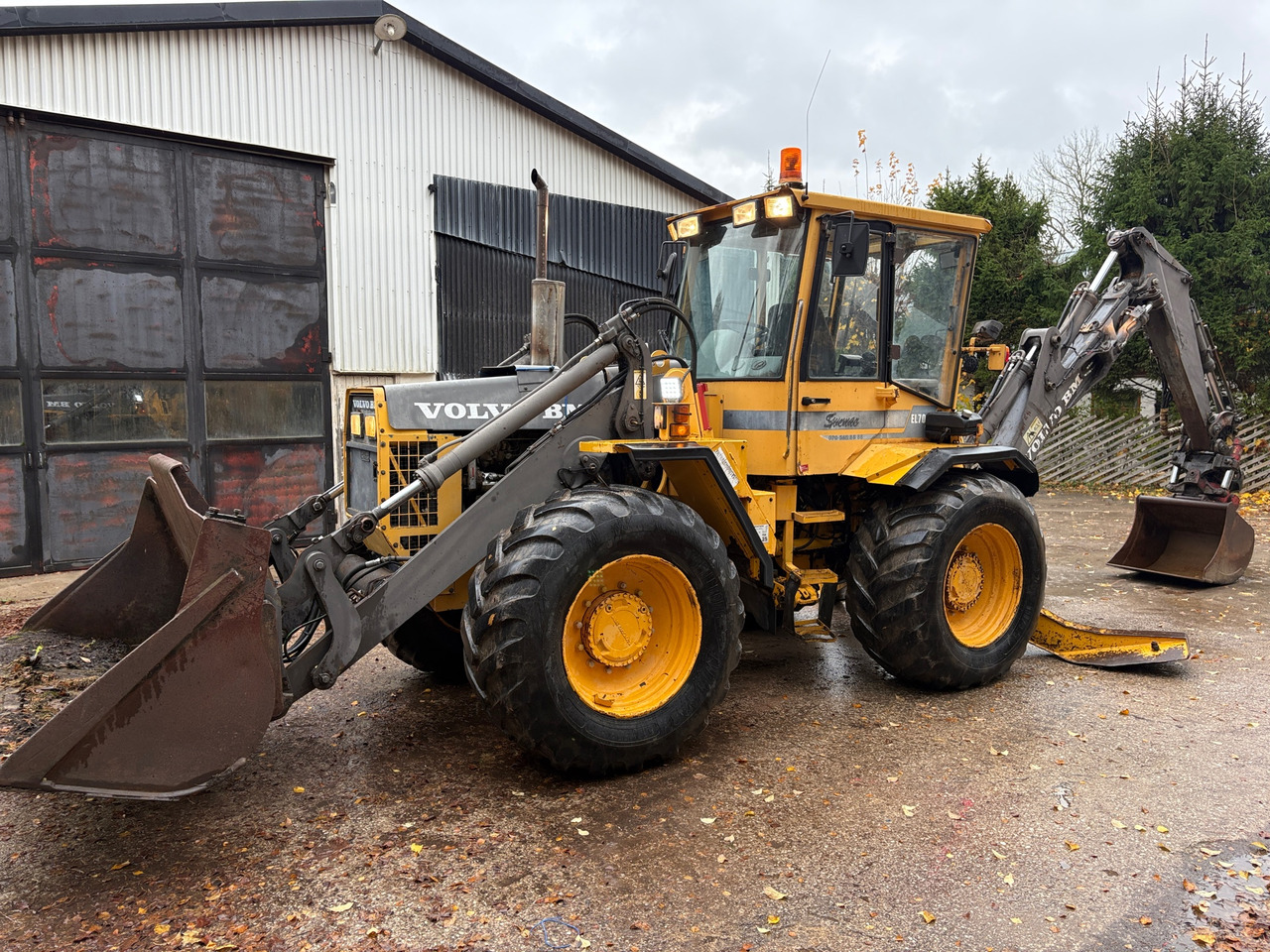 Volvo BM EL70C - Kaivuri-trukki: kuva Volvo BM EL70C - Kaivuri-trukki Volvo BM EL70C - Kaivuri-trukki: kuva Volvo BM EL70C - Kaivuri-trukki