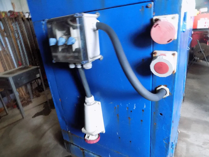 Bredenoord daf generator stroom generator 100 KVA - Sähkögeneraattori: kuva Bredenoord daf generator stroom generator 100 KVA - Sähkögeneraattori Bredenoord daf generator stroom generator 100 KVA - Sähkögeneraattori: kuva Bredenoord daf generator stroom generator 100 KVA - Sähkögeneraattori