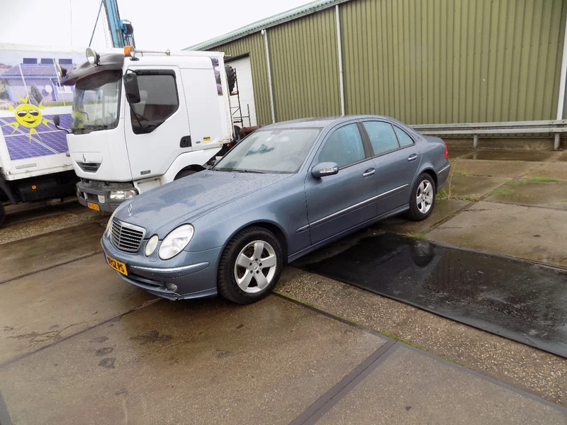 Mercedes-Benz E-Klasse 320 CDI sedan avantgarde - Henkilöauto: kuva Mercedes-Benz E-Klasse 320 CDI sedan avantgarde - Henkilöauto Mercedes-Benz E-Klasse 320 CDI sedan avantgarde - Henkilöauto: kuva Mercedes-Benz E-Klasse 320 CDI sedan avantgarde - Henkilöauto