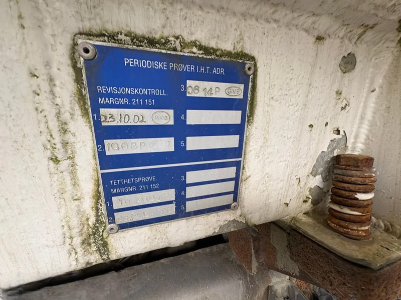 Volvo FL 7 Volvo FL7 285 Fuel tanker 4x2 - Säiliöauto: kuva Volvo FL 7 Volvo FL7 285 Fuel tanker 4x2 - Säiliöauto Volvo FL 7 Volvo FL7 285 Fuel tanker 4x2 - Säiliöauto: kuva Volvo FL 7 Volvo FL7 285 Fuel tanker 4x2 - Säiliöauto