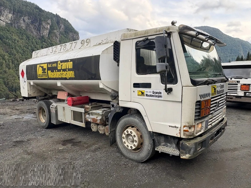 Volvo FL 7 Volvo FL7 285 Fuel tanker 4x2 - Säiliöauto: kuva Volvo FL 7 Volvo FL7 285 Fuel tanker 4x2 - Säiliöauto Volvo FL 7 Volvo FL7 285 Fuel tanker 4x2 - Säiliöauto: kuva Volvo FL 7 Volvo FL7 285 Fuel tanker 4x2 - Säiliöauto
