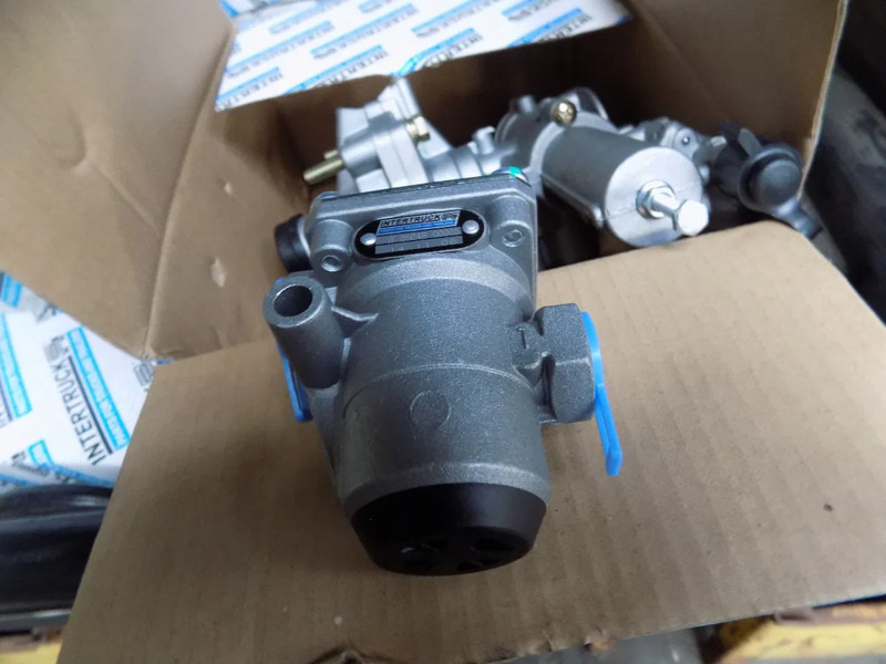 Takalyhty verlichting voor truck en trailer HELLA VERLICHTING truck en trailer: kuva Takalyhty verlichting voor truck en trailer HELLA VERLICHTING truck en trailer