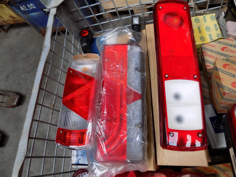 Takalyhty verlichting voor truck en trailer HELLA VERLICHTING truck en trailer: kuva Takalyhty verlichting voor truck en trailer HELLA VERLICHTING truck en trailer