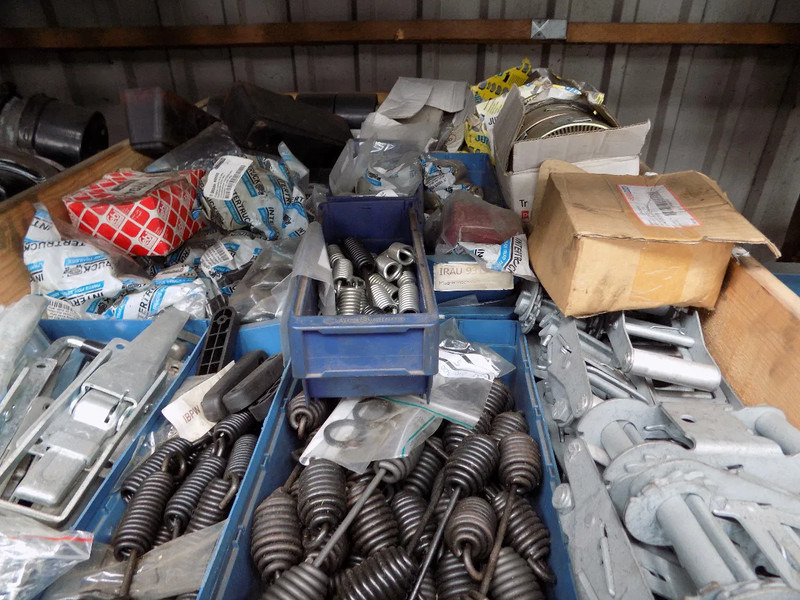 Takalyhty verlichting voor truck en trailer HELLA VERLICHTING truck en trailer: kuva Takalyhty verlichting voor truck en trailer HELLA VERLICHTING truck en trailer