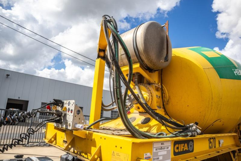 Cifa BETON MIXER/MALAXEUR/MISCHER 12M3 - STEERING AXLE - Betonin kuljetus puoliperävaunu: kuva Cifa BETON MIXER/MALAXEUR/MISCHER 12M3 - STEERING AXLE - Betonin kuljetus puoliperävaunu Cifa BETON MIXER/MALAXEUR/MISCHER 12M3 - STEERING AXLE - Betonin kuljetus puoliperävaunu: kuva Cifa BETON MIXER/MALAXEUR/MISCHER 12M3 - STEERING AXLE - Betonin kuljetus puoliperävaunu