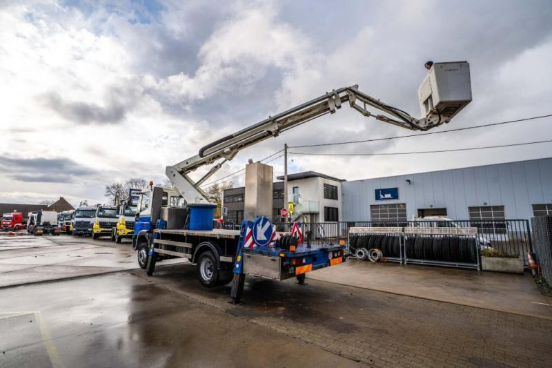 Iveco 130E18 + COMET 165 TA - Itsekulkevat henkilönostimet: kuva Iveco 130E18 + COMET 165 TA - Itsekulkevat henkilönostimet Iveco 130E18 + COMET 165 TA - Itsekulkevat henkilönostimet: kuva Iveco 130E18 + COMET 165 TA - Itsekulkevat henkilönostimet