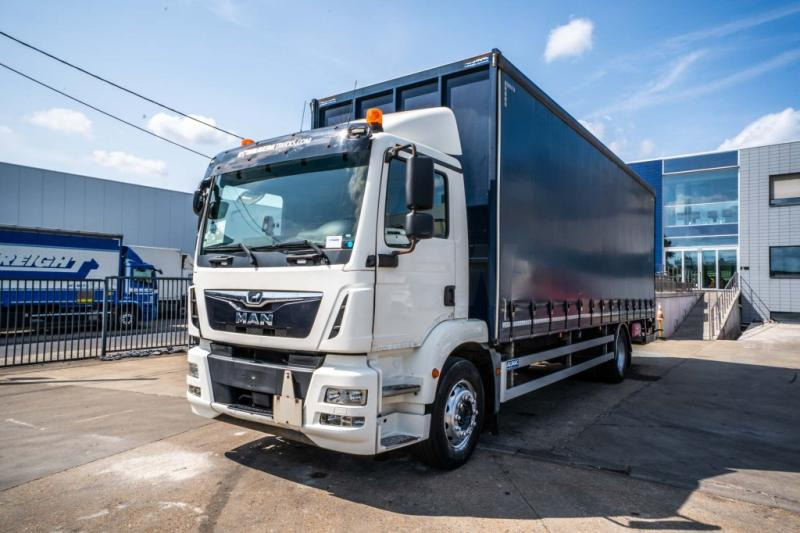 MAN TGM 18.290 BL+DHOLLANDIA 2.5T. - Pressukapelli kuorma-auto: kuva MAN TGM 18.290 BL+DHOLLANDIA 2.5T. - Pressukapelli kuorma-auto MAN TGM 18.290 BL+DHOLLANDIA 2.5T. - Pressukapelli kuorma-auto: kuva MAN TGM 18.290 BL+DHOLLANDIA 2.5T. - Pressukapelli kuorma-auto