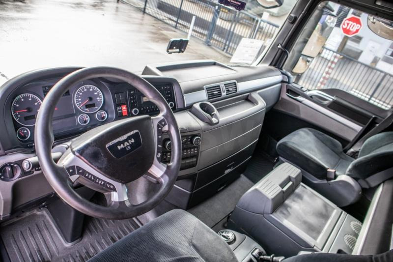 Interior photo 3: Vetopöytäauto MAN TGX 18.480 XLX BLS+INTARDER+E5
