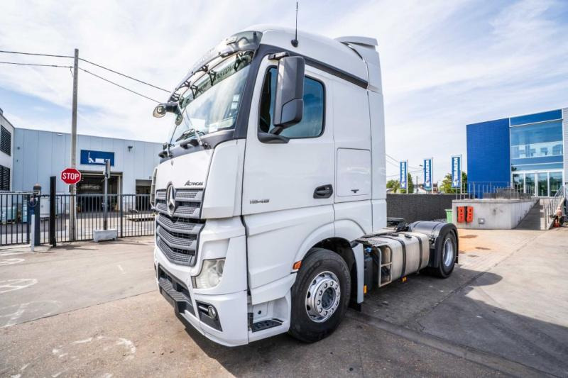 Mercedes ACTROS 1845 LS - Vetopöytäauto: kuva Mercedes ACTROS 1845 LS - Vetopöytäauto Mercedes ACTROS 1845 LS - Vetopöytäauto: kuva Mercedes ACTROS 1845 LS - Vetopöytäauto