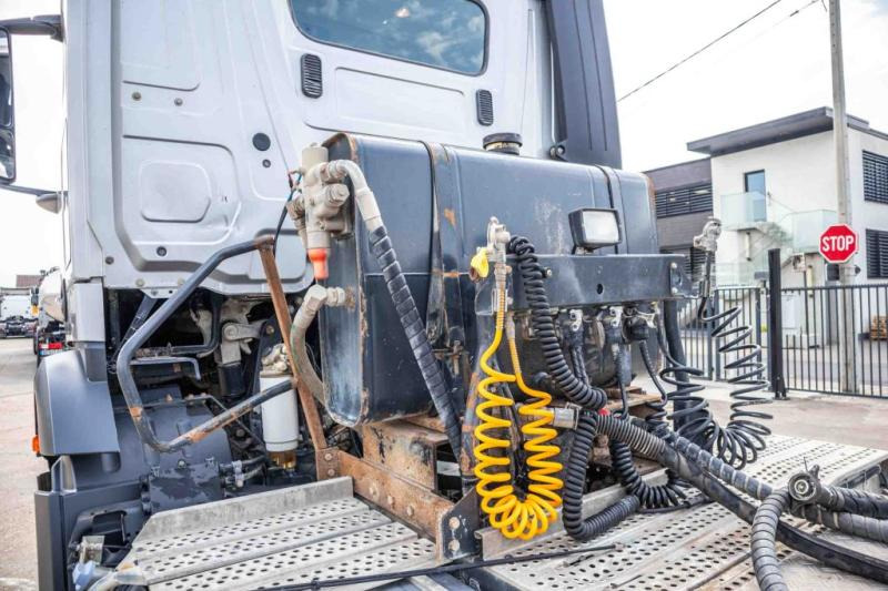 Mercedes AROCS 2645 BLS-6X4 - Vetopöytäauto: kuva Mercedes AROCS 2645 BLS-6X4 - Vetopöytäauto Mercedes AROCS 2645 BLS-6X4 - Vetopöytäauto: kuva Mercedes AROCS 2645 BLS-6X4 - Vetopöytäauto