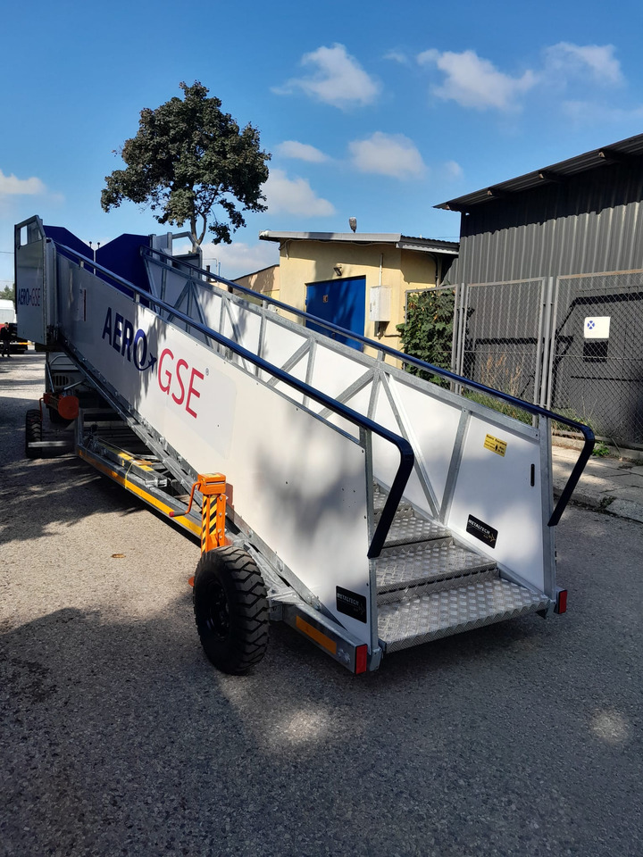 AERO-GSE stairs Towable stairs with the pedestrian movement ( 2,4-3,8m) - Matkustajaportaat: kuva AERO-GSE stairs Towable stairs with the pedestrian movement ( 2,4-3,8m) - Matkustajaportaat AERO-GSE stairs Towable stairs with the pedestrian movement ( 2,4-3,8m) - Matkustajaportaat: kuva AERO-GSE stairs Towable stairs with the pedestrian movement ( 2,4-3,8m) - Matkustajaportaat