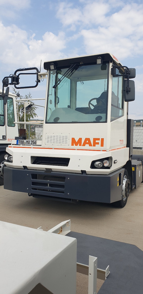 MAFI T230 - Terminaalitraktori: kuva MAFI T230 - Terminaalitraktori MAFI T230 - Terminaalitraktori: kuva MAFI T230 - Terminaalitraktori