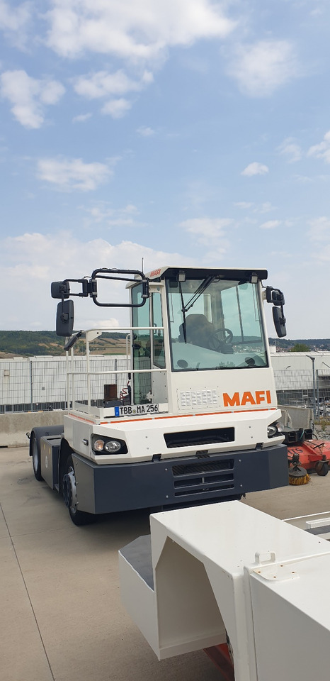 MAFI T230 - Terminaalitraktori: kuva MAFI T230 - Terminaalitraktori MAFI T230 - Terminaalitraktori: kuva MAFI T230 - Terminaalitraktori