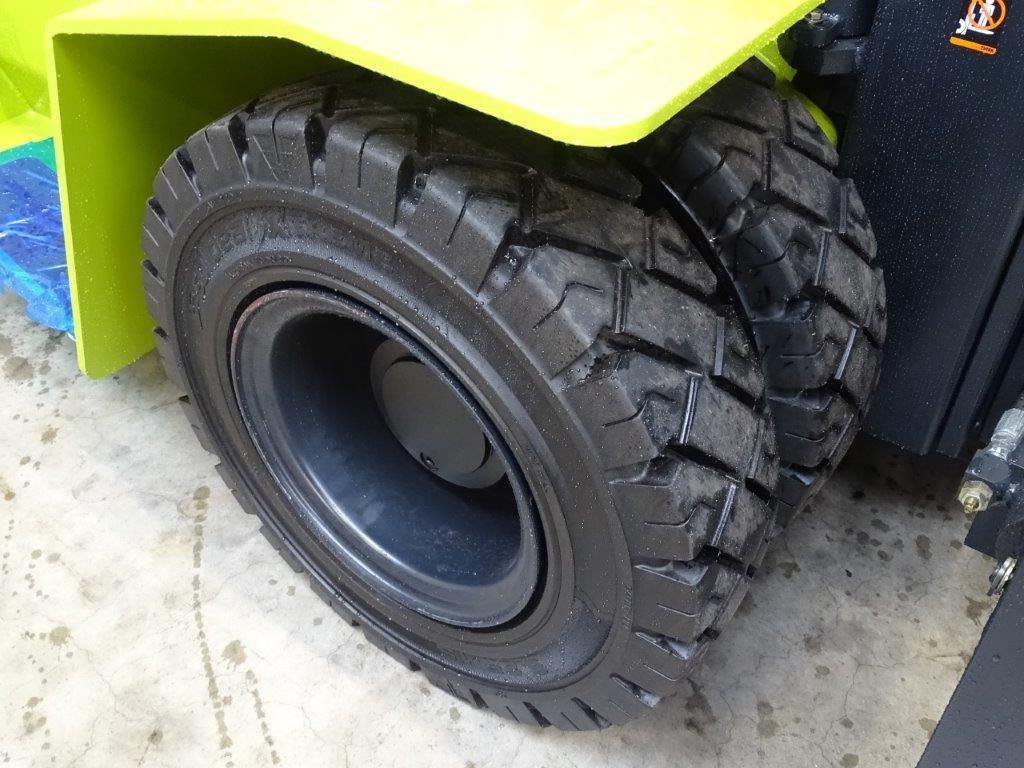 Clark C80D900 - TRIPLEX - NEU - Dieseltrukki: kuva Clark C80D900 - TRIPLEX - NEU - Dieseltrukki Clark C80D900 - TRIPLEX - NEU - Dieseltrukki: kuva Clark C80D900 - TRIPLEX - NEU - Dieseltrukki