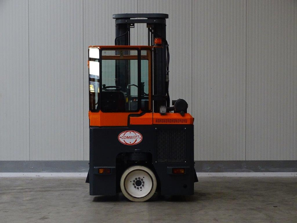 Combilift C2500CB - TRIPLEX - Nelitietrukki: kuva Combilift C2500CB - TRIPLEX - Nelitietrukki Combilift C2500CB - TRIPLEX - Nelitietrukki: kuva Combilift C2500CB - TRIPLEX - Nelitietrukki
