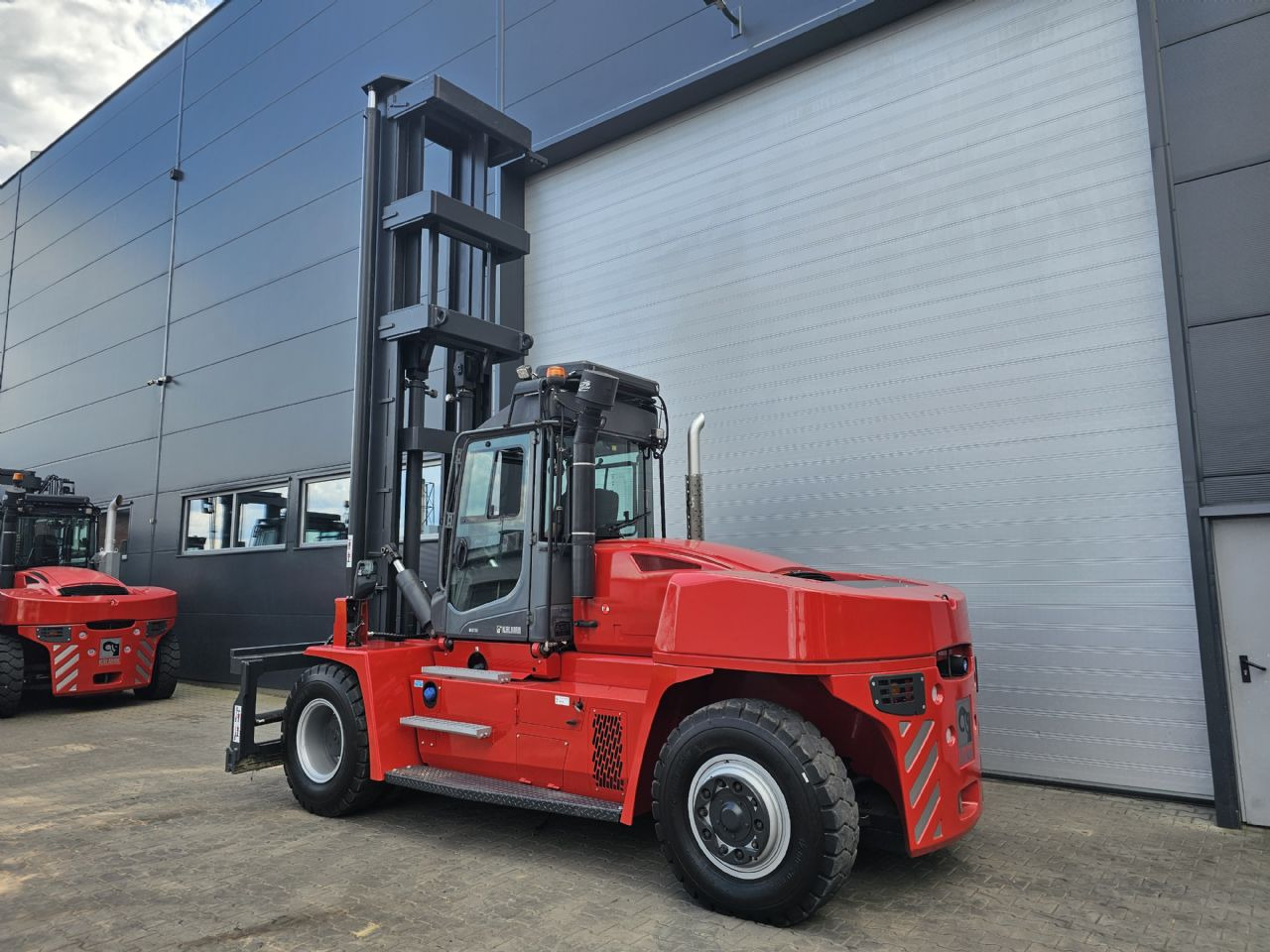 Kalmar DCG150-12 - DREHSITZ - Dieseltrukki: kuva Kalmar DCG150-12 - DREHSITZ - Dieseltrukki Kalmar DCG150-12 - DREHSITZ - Dieseltrukki: kuva Kalmar DCG150-12 - DREHSITZ - Dieseltrukki