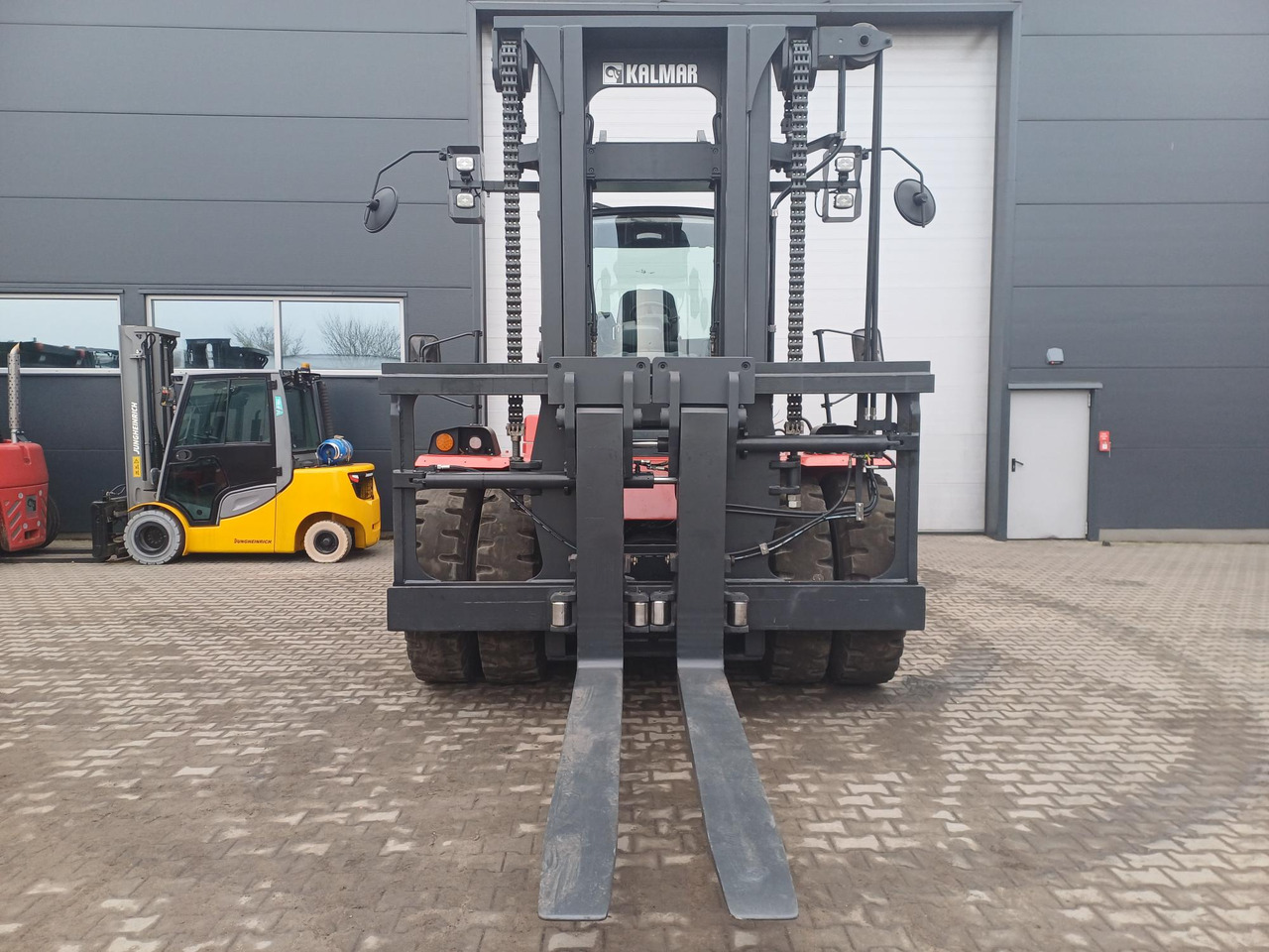 Kalmar DCG250-12LB - Dieseltrukki: kuva Kalmar DCG250-12LB - Dieseltrukki Kalmar DCG250-12LB - Dieseltrukki: kuva Kalmar DCG250-12LB - Dieseltrukki