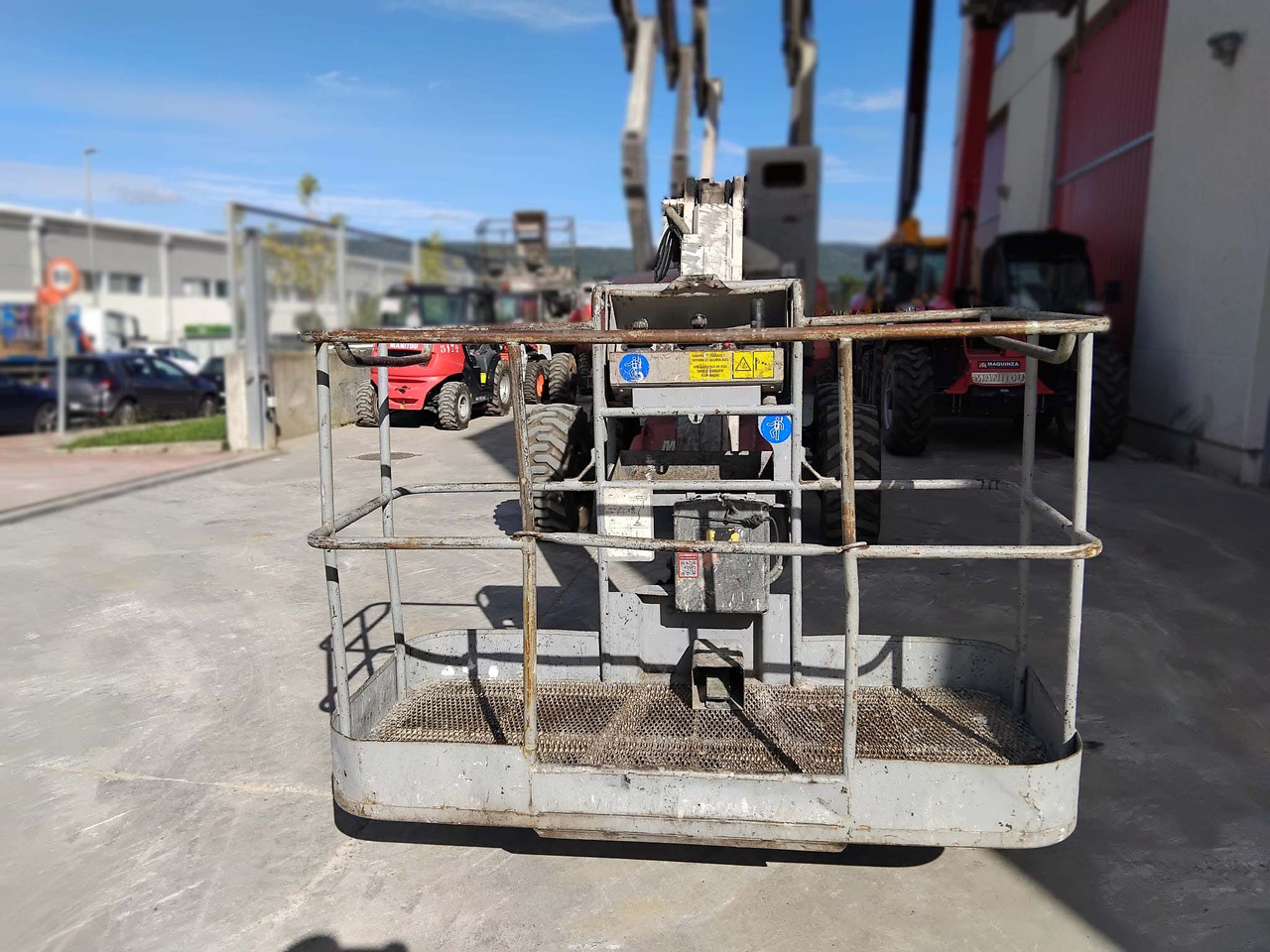 Puomilava MANITOU 160ATJ EJE OSCILANTE: kuva Puomilava MANITOU 160ATJ EJE OSCILANTE Puomilava MANITOU 160ATJ EJE OSCILANTE: kuva Puomilava MANITOU 160ATJ EJE OSCILANTE