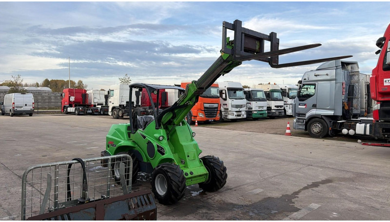 Avant 745 TDL (BELGIAN MACHINE / TOP CONDITION / 4X4 OPTIDRIVE / INCL ATTACHMENTS) - Liukuohjattu telakuormaaja: kuva Avant 745 TDL (BELGIAN MACHINE / TOP CONDITION / 4X4 OPTIDRIVE / INCL ATTACHMENTS) - Liukuohjattu telakuormaaja Avant 745 TDL (BELGIAN MACHINE / TOP CONDITION / 4X4 OPTIDRIVE / INCL ATTACHMENTS) - Liukuohjattu telakuormaaja: kuva Avant 745 TDL (BELGIAN MACHINE / TOP CONDITION / 4X4 OPTIDRIVE / INCL ATTACHMENTS) - Liukuohjattu telakuormaaja