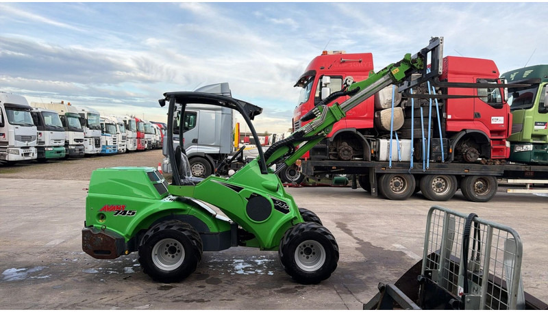 Avant 745 TDL (BELGIAN MACHINE / TOP CONDITION / 4X4 OPTIDRIVE / INCL ATTACHMENTS) - Liukuohjattu telakuormaaja: kuva Avant 745 TDL (BELGIAN MACHINE / TOP CONDITION / 4X4 OPTIDRIVE / INCL ATTACHMENTS) - Liukuohjattu telakuormaaja Avant 745 TDL (BELGIAN MACHINE / TOP CONDITION / 4X4 OPTIDRIVE / INCL ATTACHMENTS) - Liukuohjattu telakuormaaja: kuva Avant 745 TDL (BELGIAN MACHINE / TOP CONDITION / 4X4 OPTIDRIVE / INCL ATTACHMENTS) - Liukuohjattu telakuormaaja
