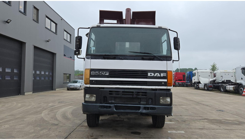 DAF 85 CF 340 (EURO 2 / MANUAL PUMP / STEEL SUSP. / POSSIBLE AS CHASSIS / 8X4) - Kippiauto kuorma-auto: kuva DAF 85 CF 340 (EURO 2 / MANUAL PUMP / STEEL SUSP. / POSSIBLE AS CHASSIS / 8X4) - Kippiauto kuorma-auto DAF 85 CF 340 (EURO 2 / MANUAL PUMP / STEEL SUSP. / POSSIBLE AS CHASSIS / 8X4) - Kippiauto kuorma-auto: kuva DAF 85 CF 340 (EURO 2 / MANUAL PUMP / STEEL SUSP. / POSSIBLE AS CHASSIS / 8X4) - Kippiauto kuorma-auto