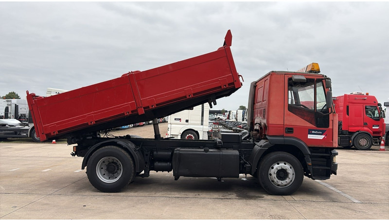 Iveco Eurotech 240 E 42 (POMPE MANUELLE / MANUAL PUMP / MANUAL GEARBOX / BOITE MANUELLE) - Kippiauto kuorma-auto: kuva Iveco Eurotech 240 E 42 (POMPE MANUELLE / MANUAL PUMP / MANUAL GEARBOX / BOITE MANUELLE) - Kippiauto kuorma-auto Iveco Eurotech 240 E 42 (POMPE MANUELLE / MANUAL PUMP / MANUAL GEARBOX / BOITE MANUELLE) - Kippiauto kuorma-auto: kuva Iveco Eurotech 240 E 42 (POMPE MANUELLE / MANUAL PUMP / MANUAL GEARBOX / BOITE MANUELLE) - Kippiauto kuorma-auto