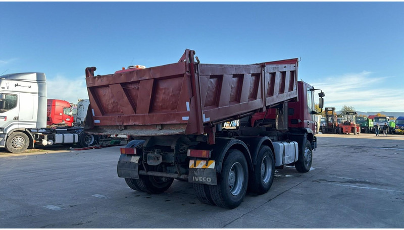 Iveco Eurotrakker 260 E 34 (POMPE MANUELLE / MANUAL PUMP / LAMES / GRAND PONT / BOITE MANUELLE) - Kippiauto kuorma-auto: kuva Iveco Eurotrakker 260 E 34 (POMPE MANUELLE / MANUAL PUMP / LAMES / GRAND PONT / BOITE MANUELLE) - Kippiauto kuorma-auto Iveco Eurotrakker 260 E 34 (POMPE MANUELLE / MANUAL PUMP / LAMES / GRAND PONT / BOITE MANUELLE) - Kippiauto kuorma-auto: kuva Iveco Eurotrakker 260 E 34 (POMPE MANUELLE / MANUAL PUMP / LAMES / GRAND PONT / BOITE MANUELLE) - Kippiauto kuorma-auto