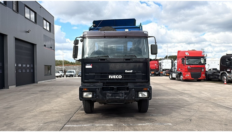 Iveco Eurotrakker 260 E 34 (POMPE MANUELLE / MANUAL PUMP / MANUAL GEARBOX / BOITE MANUELLE / LAMES) - Kippiauto kuorma-auto: kuva Iveco Eurotrakker 260 E 34 (POMPE MANUELLE / MANUAL PUMP / MANUAL GEARBOX / BOITE MANUELLE / LAMES) - Kippiauto kuorma-auto Iveco Eurotrakker 260 E 34 (POMPE MANUELLE / MANUAL PUMP / MANUAL GEARBOX / BOITE MANUELLE / LAMES) - Kippiauto kuorma-auto: kuva Iveco Eurotrakker 260 E 34 (POMPE MANUELLE / MANUAL PUMP / MANUAL GEARBOX / BOITE MANUELLE / LAMES) - Kippiauto kuorma-auto