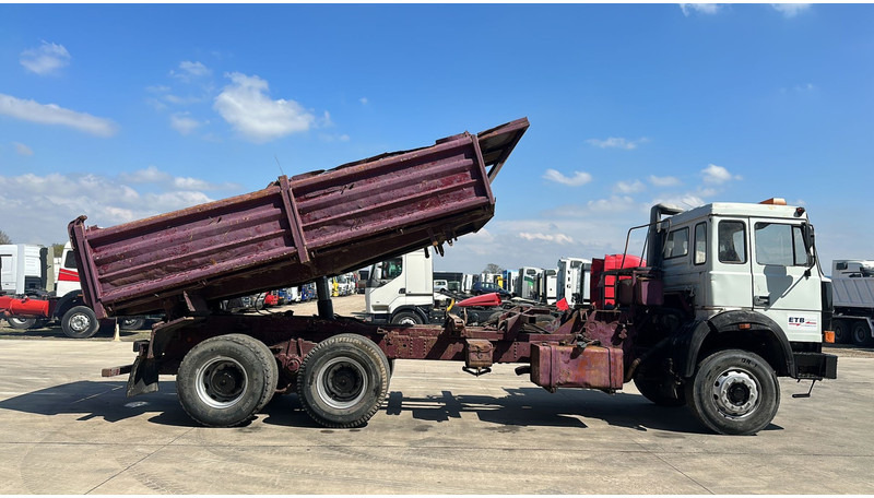 Iveco MAGIRUS 260 - 34 (LIVRAISON GRATUITE AU PORT D'ANVERS / POMPE MANUELLE) - Kippiauto kuorma-auto: kuva Iveco MAGIRUS 260 - 34 (LIVRAISON GRATUITE AU PORT D'ANVERS / POMPE MANUELLE) - Kippiauto kuorma-auto Iveco MAGIRUS 260 - 34 (LIVRAISON GRATUITE AU PORT D'ANVERS / POMPE MANUELLE) - Kippiauto kuorma-auto: kuva Iveco MAGIRUS 260 - 34 (LIVRAISON GRATUITE AU PORT D'ANVERS / POMPE MANUELLE) - Kippiauto kuorma-auto