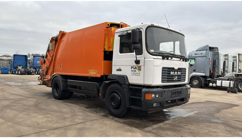 MAN 18.285 (GARBAGE TRUCK / TOP CONDITION / 6 CYLINDER / MANUAL GEARBOX) - Roska-auto: kuva MAN 18.285 (GARBAGE TRUCK / TOP CONDITION / 6 CYLINDER / MANUAL GEARBOX) - Roska-auto MAN 18.285 (GARBAGE TRUCK / TOP CONDITION / 6 CYLINDER / MANUAL GEARBOX) - Roska-auto: kuva MAN 18.285 (GARBAGE TRUCK / TOP CONDITION / 6 CYLINDER / MANUAL GEARBOX) - Roska-auto