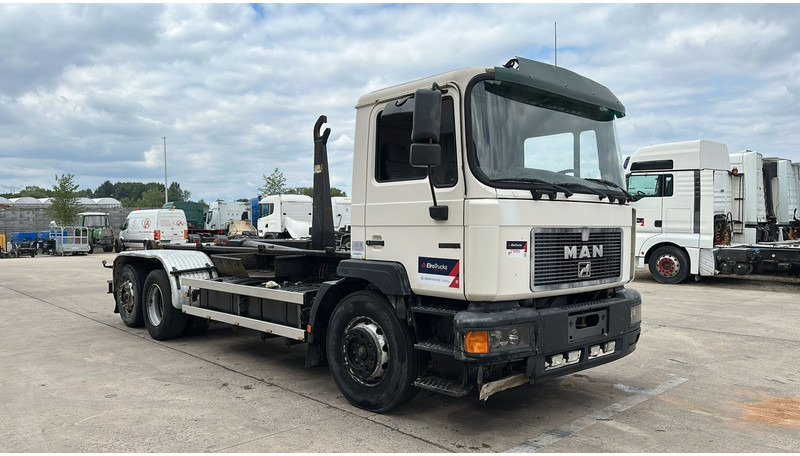 MAN 26.312 (6 CYLINDER / 6X2 / BELGIAN TRUCK IN GOOD CONDITION) - Koukkulava kuorma-auto: kuva MAN 26.312 (6 CYLINDER / 6X2 / BELGIAN TRUCK IN GOOD CONDITION) - Koukkulava kuorma-auto MAN 26.312 (6 CYLINDER / 6X2 / BELGIAN TRUCK IN GOOD CONDITION) - Koukkulava kuorma-auto: kuva MAN 26.312 (6 CYLINDER / 6X2 / BELGIAN TRUCK IN GOOD CONDITION) - Koukkulava kuorma-auto