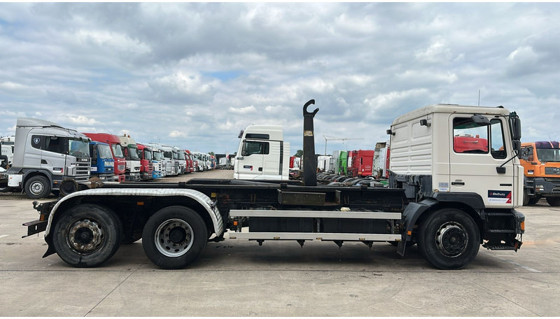 MAN 26.312 (6 CYLINDER / 6X2 / BELGIAN TRUCK IN GOOD CONDITION) - Koukkulava kuorma-auto: kuva MAN 26.312 (6 CYLINDER / 6X2 / BELGIAN TRUCK IN GOOD CONDITION) - Koukkulava kuorma-auto MAN 26.312 (6 CYLINDER / 6X2 / BELGIAN TRUCK IN GOOD CONDITION) - Koukkulava kuorma-auto: kuva MAN 26.312 (6 CYLINDER / 6X2 / BELGIAN TRUCK IN GOOD CONDITION) - Koukkulava kuorma-auto