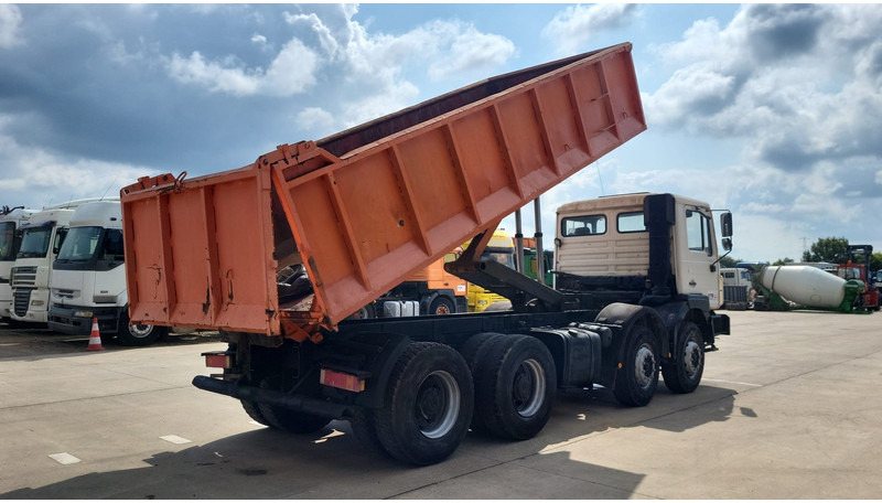MAN 32.372 (BIG AXLE / STEEL SUSPENSION / MANUAL PUMP / 6 CYLINDER) - Kippiauto kuorma-auto: kuva MAN 32.372 (BIG AXLE / STEEL SUSPENSION / MANUAL PUMP / 6 CYLINDER) - Kippiauto kuorma-auto MAN 32.372 (BIG AXLE / STEEL SUSPENSION / MANUAL PUMP / 6 CYLINDER) - Kippiauto kuorma-auto: kuva MAN 32.372 (BIG AXLE / STEEL SUSPENSION / MANUAL PUMP / 6 CYLINDER) - Kippiauto kuorma-auto