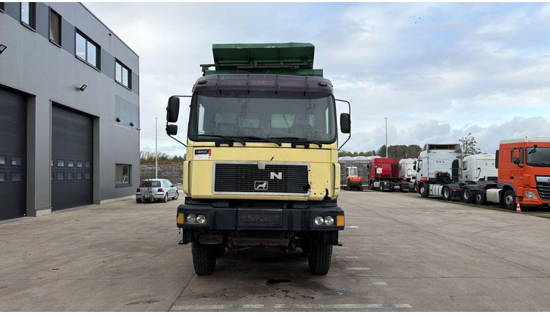 MAN 35.402 (8X8 / BIG AXLES / GRAND PONT / LAMES / STEEL SUSP. / 6 CYLINDER) - Kippiauto kuorma-auto: kuva MAN 35.402 (8X8 / BIG AXLES / GRAND PONT / LAMES / STEEL SUSP. / 6 CYLINDER) - Kippiauto kuorma-auto MAN 35.402 (8X8 / BIG AXLES / GRAND PONT / LAMES / STEEL SUSP. / 6 CYLINDER) - Kippiauto kuorma-auto: kuva MAN 35.402 (8X8 / BIG AXLES / GRAND PONT / LAMES / STEEL SUSP. / 6 CYLINDER) - Kippiauto kuorma-auto