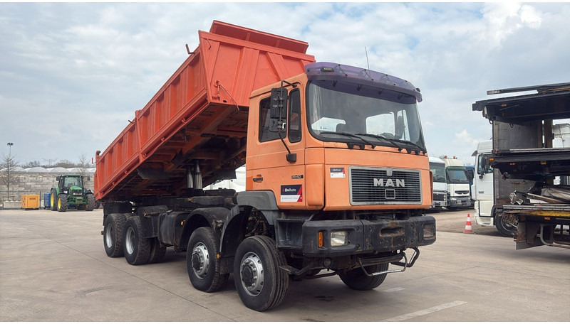 MAN 35.403 (8X6 / 3 PONTS / LAMES / GRAND PONT / 6 CYLINDER / STEEL SUSP.) - Kippiauto kuorma-auto: kuva MAN 35.403 (8X6 / 3 PONTS / LAMES / GRAND PONT / 6 CYLINDER / STEEL SUSP.) - Kippiauto kuorma-auto MAN 35.403 (8X6 / 3 PONTS / LAMES / GRAND PONT / 6 CYLINDER / STEEL SUSP.) - Kippiauto kuorma-auto: kuva MAN 35.403 (8X6 / 3 PONTS / LAMES / GRAND PONT / 6 CYLINDER / STEEL SUSP.) - Kippiauto kuorma-auto