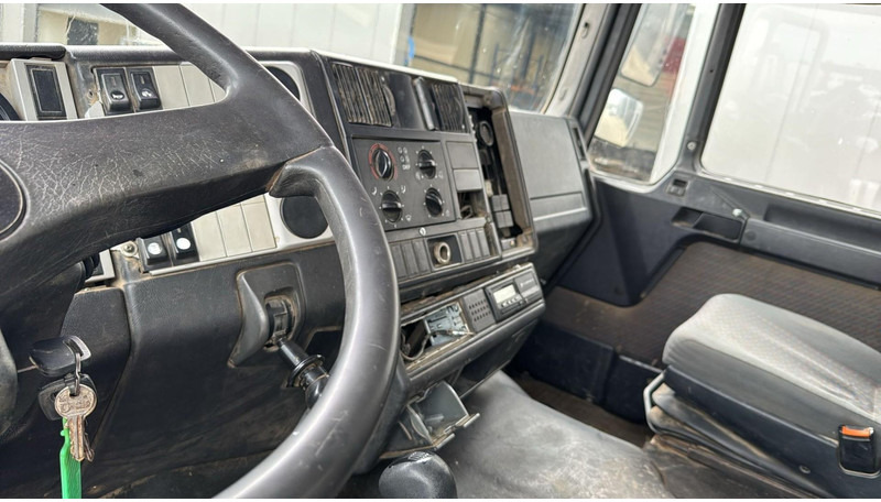 Leasing MAN 41.414 (6 CYLINDER / STEEL SUSP. / LAMES / BIG AXLE / GRAND PONT) MAN 41.414 (6 CYLINDER / STEEL SUSP. / LAMES / BIG AXLE / GRAND PONT): kuva Leasing MAN 41.414 (6 CYLINDER / STEEL SUSP. / LAMES / BIG AXLE / GRAND PONT) MAN 41.414 (6 CYLINDER / STEEL SUSP. / LAMES / BIG AXLE / GRAND PONT)