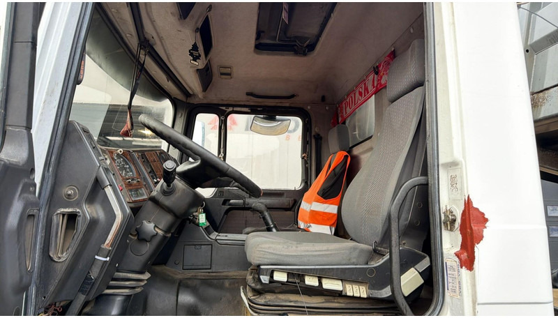 Kippiauto kuorma-auto MAN 41.414 (BIG AXLES / 41 TONS / GRAND PONT / LAMES / 6 CYLINDER): kuva Kippiauto kuorma-auto MAN 41.414 (BIG AXLES / 41 TONS / GRAND PONT / LAMES / 6 CYLINDER) Kippiauto kuorma-auto MAN 41.414 (BIG AXLES / 41 TONS / GRAND PONT / LAMES / 6 CYLINDER): kuva Kippiauto kuorma-auto MAN 41.414 (BIG AXLES / 41 TONS / GRAND PONT / LAMES / 6 CYLINDER)