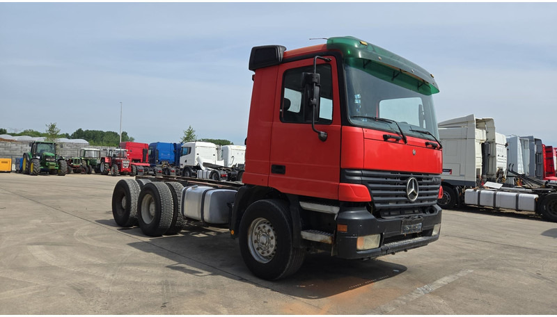 Mercedes-Benz ACTROS 2640 (EPS / 3 PEDALES / V6 / LAMES / GRAND PONT / EURO 2 / SEMI-AUTO) - Kuorma-auto alusta: kuva Mercedes-Benz ACTROS 2640 (EPS / 3 PEDALES / V6 / LAMES / GRAND PONT / EURO 2 / SEMI-AUTO) - Kuorma-auto alusta Mercedes-Benz ACTROS 2640 (EPS / 3 PEDALES / V6 / LAMES / GRAND PONT / EURO 2 / SEMI-AUTO) - Kuorma-auto alusta: kuva Mercedes-Benz ACTROS 2640 (EPS / 3 PEDALES / V6 / LAMES / GRAND PONT / EURO 2 / SEMI-AUTO) - Kuorma-auto alusta