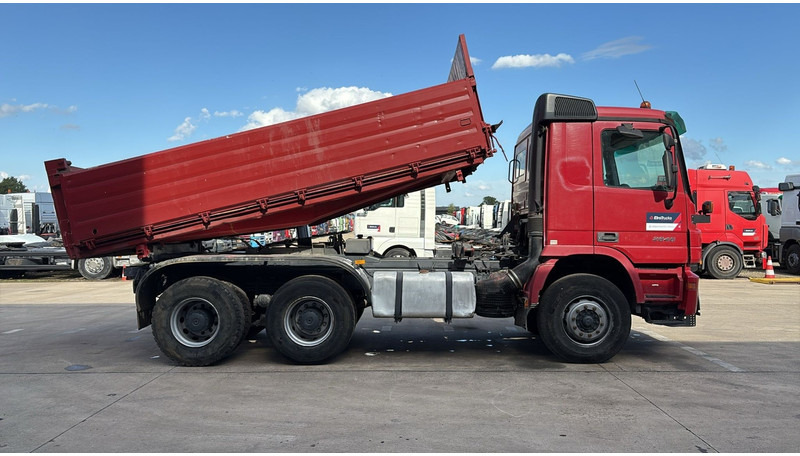 Mercedes-Benz Actros 2646 (RETARDER / EPS / 3 PEDALS / V6 / MP2 / LAMES / GRAND PONT / BIG AXLE / STEEL SUSP.) - Kippiauto kuorma-auto: kuva Mercedes-Benz Actros 2646 (RETARDER / EPS / 3 PEDALS / V6 / MP2 / LAMES / GRAND PONT / BIG AXLE / STEEL SUSP.) - Kippiauto kuorma-auto Mercedes-Benz Actros 2646 (RETARDER / EPS / 3 PEDALS / V6 / MP2 / LAMES / GRAND PONT / BIG AXLE / STEEL SUSP.) - Kippiauto kuorma-auto: kuva Mercedes-Benz Actros 2646 (RETARDER / EPS / 3 PEDALS / V6 / MP2 / LAMES / GRAND PONT / BIG AXLE / STEEL SUSP.) - Kippiauto kuorma-auto