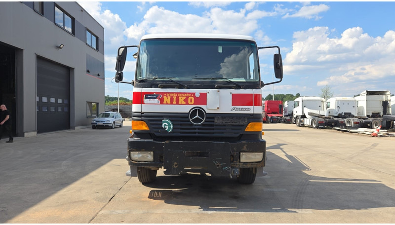 Mercedes-Benz Atego 1823 (BIG AXLE / STEEL SUSP. / LAMES / BOITE MANUELLE / MANUAL GETRIEBE) - Konttialus/ Vaihtokuormatilat kuorma-auto: kuva Mercedes-Benz Atego 1823 (BIG AXLE / STEEL SUSP. / LAMES / BOITE MANUELLE / MANUAL GETRIEBE) - Konttialus/ Vaihtokuormatilat kuorma-auto Mercedes-Benz Atego 1823 (BIG AXLE / STEEL SUSP. / LAMES / BOITE MANUELLE / MANUAL GETRIEBE) - Konttialus/ Vaihtokuormatilat kuorma-auto: kuva Mercedes-Benz Atego 1823 (BIG AXLE / STEEL SUSP. / LAMES / BOITE MANUELLE / MANUAL GETRIEBE) - Konttialus/ Vaihtokuormatilat kuorma-auto