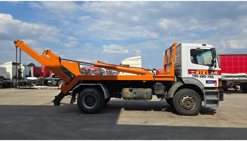 Mercedes-Benz Atego 1823 (BIG AXLE / STEEL SUSP. / LAMES / BOITE MANUELLE / MANUAL GETRIEBE) - Konttialus/ Vaihtokuormatilat kuorma-auto: kuva Mercedes-Benz Atego 1823 (BIG AXLE / STEEL SUSP. / LAMES / BOITE MANUELLE / MANUAL GETRIEBE) - Konttialus/ Vaihtokuormatilat kuorma-auto Mercedes-Benz Atego 1823 (BIG AXLE / STEEL SUSP. / LAMES / BOITE MANUELLE / MANUAL GETRIEBE) - Konttialus/ Vaihtokuormatilat kuorma-auto: kuva Mercedes-Benz Atego 1823 (BIG AXLE / STEEL SUSP. / LAMES / BOITE MANUELLE / MANUAL GETRIEBE) - Konttialus/ Vaihtokuormatilat kuorma-auto