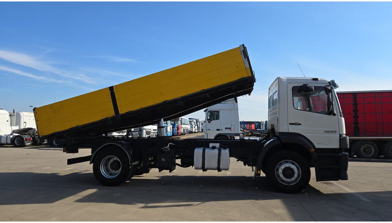 Mercedes-Benz Atego 1823 (BOITE MANUELLE / MANUAL GEARBOX) - Kippiauto kuorma-auto: kuva Mercedes-Benz Atego 1823 (BOITE MANUELLE / MANUAL GEARBOX) - Kippiauto kuorma-auto Mercedes-Benz Atego 1823 (BOITE MANUELLE / MANUAL GEARBOX) - Kippiauto kuorma-auto: kuva Mercedes-Benz Atego 1823 (BOITE MANUELLE / MANUAL GEARBOX) - Kippiauto kuorma-auto
