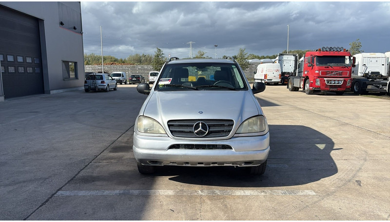Mercedes-Benz M-Klasse ML 270 CDI - Maasturi/ Katumaasturi: kuva Mercedes-Benz M-Klasse ML 270 CDI - Maasturi/ Katumaasturi Mercedes-Benz M-Klasse ML 270 CDI - Maasturi/ Katumaasturi: kuva Mercedes-Benz M-Klasse ML 270 CDI - Maasturi/ Katumaasturi
