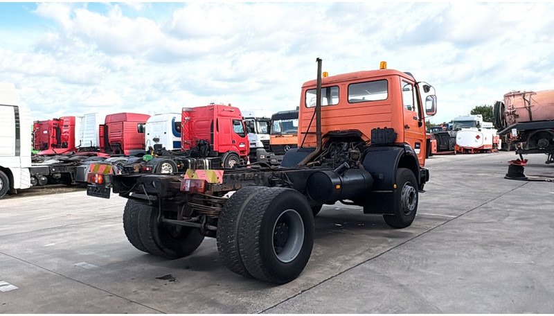 Mercedes-Benz SK 1622 (4X4 / LAMES / GRAND PONT / V6 / BIG AXLE / POMPE MANUELLE) - Kuorma-auto alusta: kuva Mercedes-Benz SK 1622 (4X4 / LAMES / GRAND PONT / V6 / BIG AXLE / POMPE MANUELLE) - Kuorma-auto alusta Mercedes-Benz SK 1622 (4X4 / LAMES / GRAND PONT / V6 / BIG AXLE / POMPE MANUELLE) - Kuorma-auto alusta: kuva Mercedes-Benz SK 1622 (4X4 / LAMES / GRAND PONT / V6 / BIG AXLE / POMPE MANUELLE) - Kuorma-auto alusta
