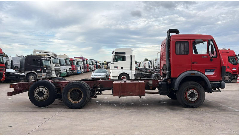 Mercedes-Benz SK 2233 (GRAND PONT / V8 AVEC 2X TURBO / BIG AXLE) - Kuorma-auto alusta: kuva Mercedes-Benz SK 2233 (GRAND PONT / V8 AVEC 2X TURBO / BIG AXLE) - Kuorma-auto alusta Mercedes-Benz SK 2233 (GRAND PONT / V8 AVEC 2X TURBO / BIG AXLE) - Kuorma-auto alusta: kuva Mercedes-Benz SK 2233 (GRAND PONT / V8 AVEC 2X TURBO / BIG AXLE) - Kuorma-auto alusta