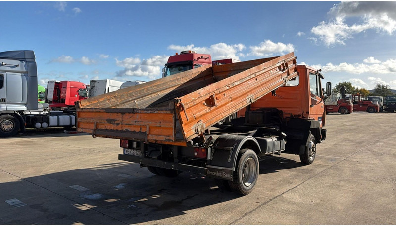Mercedes-Benz SK 814 (3 WAY TIPPER / MANUAL PUMP / AUXILAIRY / SPER / STEEL SUSP. / LAMES) - Kippiauto kuorma-auto: kuva Mercedes-Benz SK 814 (3 WAY TIPPER / MANUAL PUMP / AUXILAIRY / SPER / STEEL SUSP. / LAMES) - Kippiauto kuorma-auto Mercedes-Benz SK 814 (3 WAY TIPPER / MANUAL PUMP / AUXILAIRY / SPER / STEEL SUSP. / LAMES) - Kippiauto kuorma-auto: kuva Mercedes-Benz SK 814 (3 WAY TIPPER / MANUAL PUMP / AUXILAIRY / SPER / STEEL SUSP. / LAMES) - Kippiauto kuorma-auto