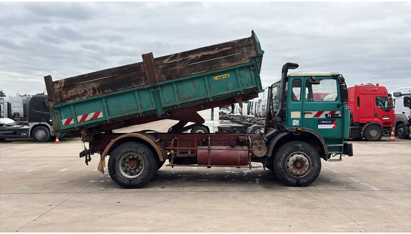 Renault G 300 Manager (LAMES / STEEL SUSP. / GRAND PONT / POMPE MANUELLE) - Kippiauto kuorma-auto: kuva Renault G 300 Manager (LAMES / STEEL SUSP. / GRAND PONT / POMPE MANUELLE) - Kippiauto kuorma-auto Renault G 300 Manager (LAMES / STEEL SUSP. / GRAND PONT / POMPE MANUELLE) - Kippiauto kuorma-auto: kuva Renault G 300 Manager (LAMES / STEEL SUSP. / GRAND PONT / POMPE MANUELLE) - Kippiauto kuorma-auto